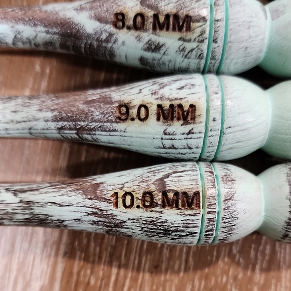 Set of Wooden Crochet Hooks - Picture 5 of 9